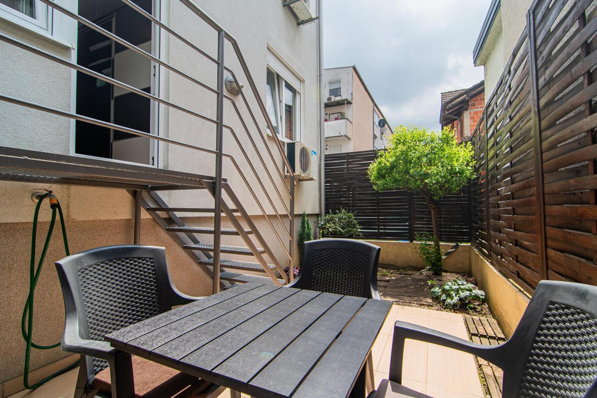 Flexible Selfcheckins 97 - Zagreb - Garden - Parking- Loggia - 2 Bedrooms Kültér fotó
